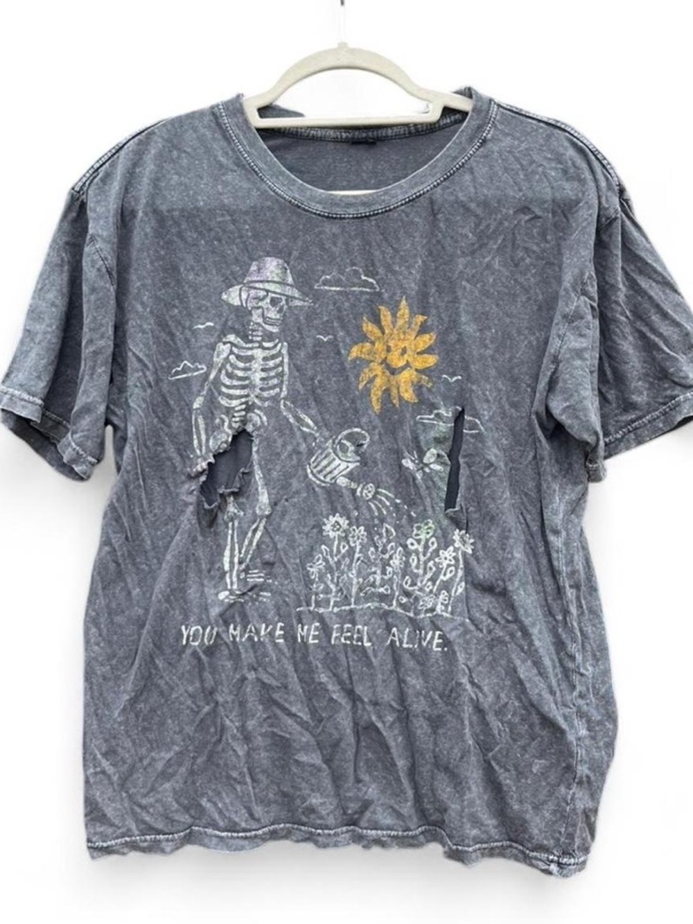 Thrashed Gray Short-Sleeve Graphic Tee with Sunflower Skeleton Print